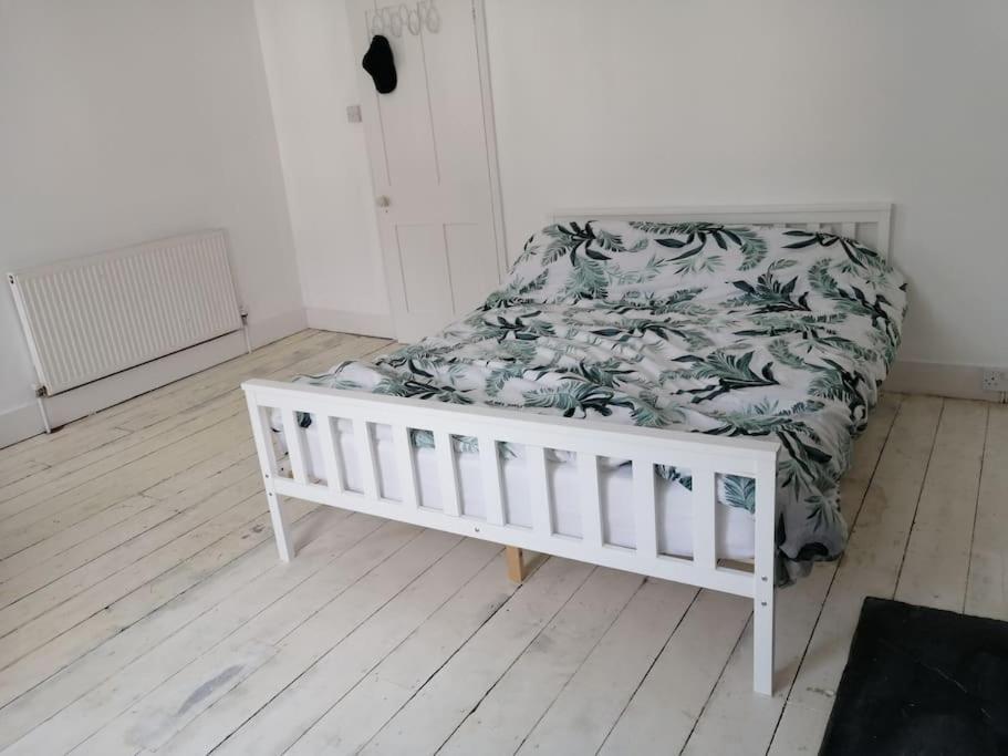 Seaside 2 Bed Terraced House With Garden Villa Hastings Bagian luar foto
