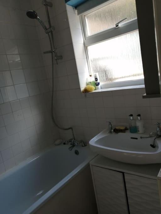 Seaside 2 Bed Terraced House With Garden Villa Hastings Bagian luar foto